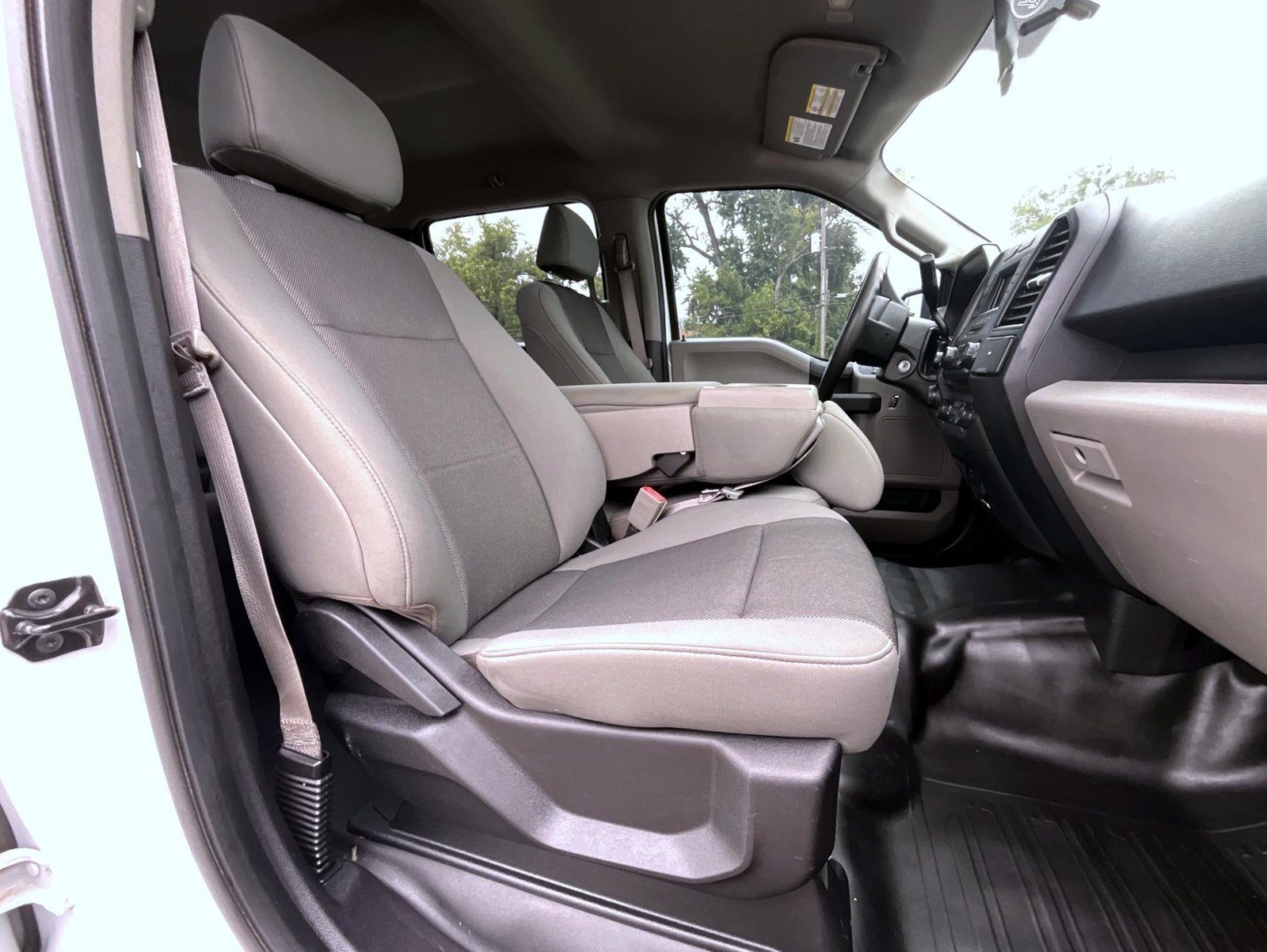 Used 2018 White Ford XL image 18