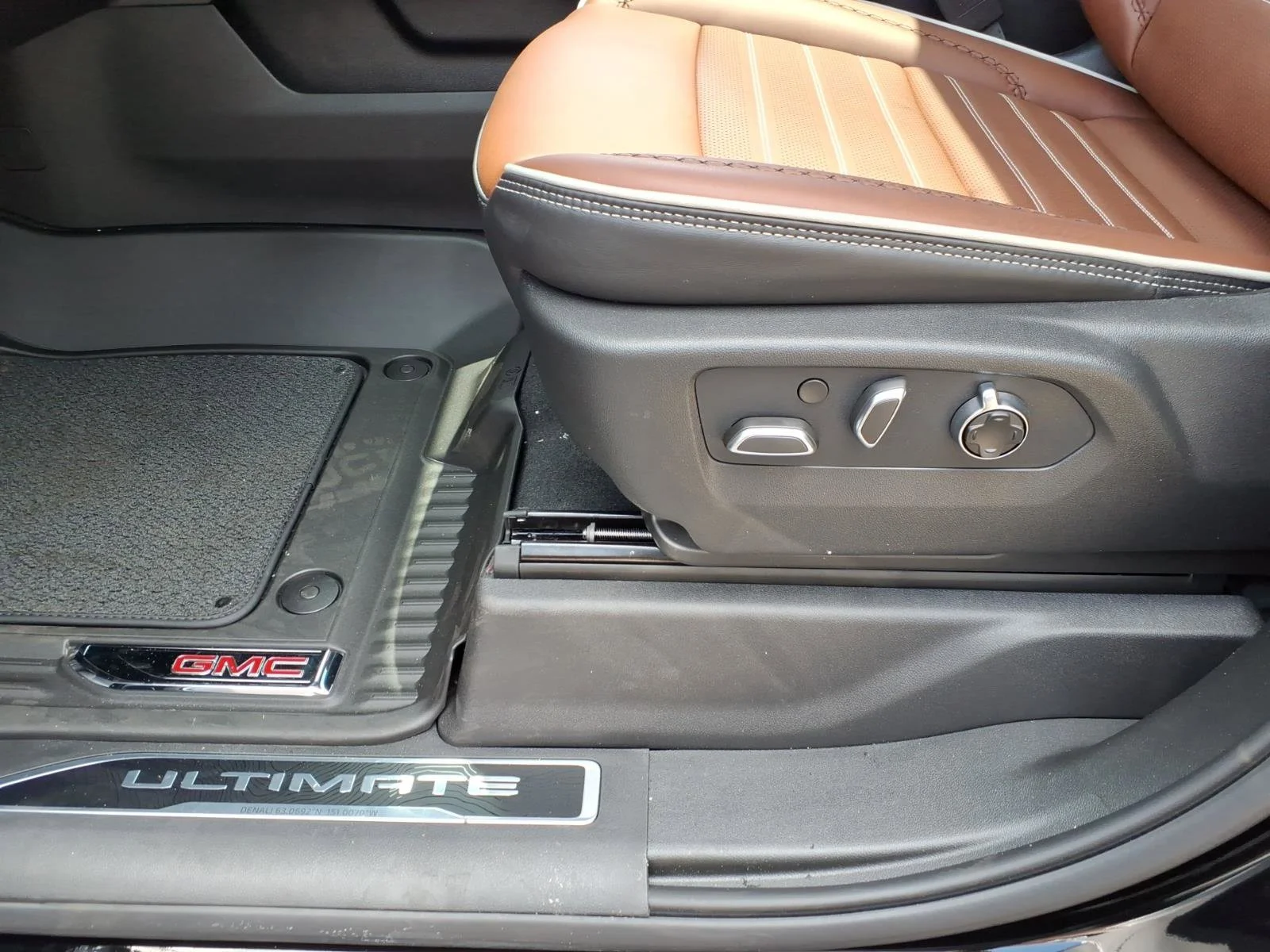 2026 GMC Sierra 3500HD Denali Ultimate - Photo 13