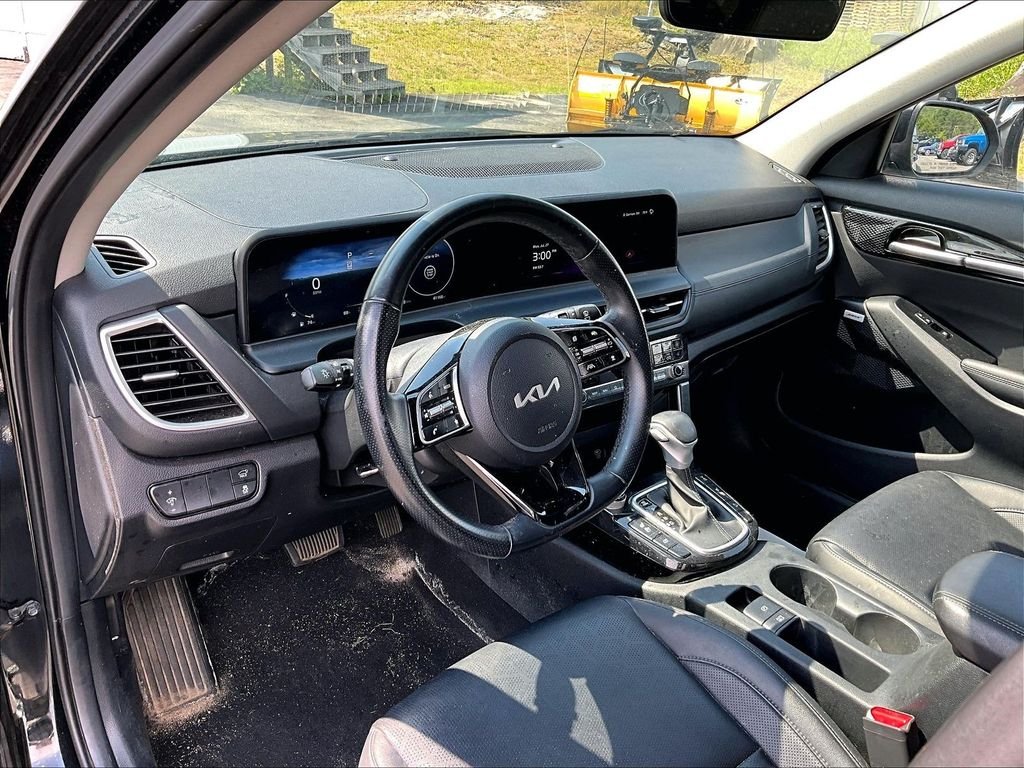 Used 2024 Fusion Black Kia SX image 8
