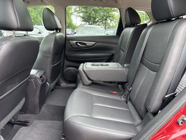 Used 2015 Red Nissan SL image 12