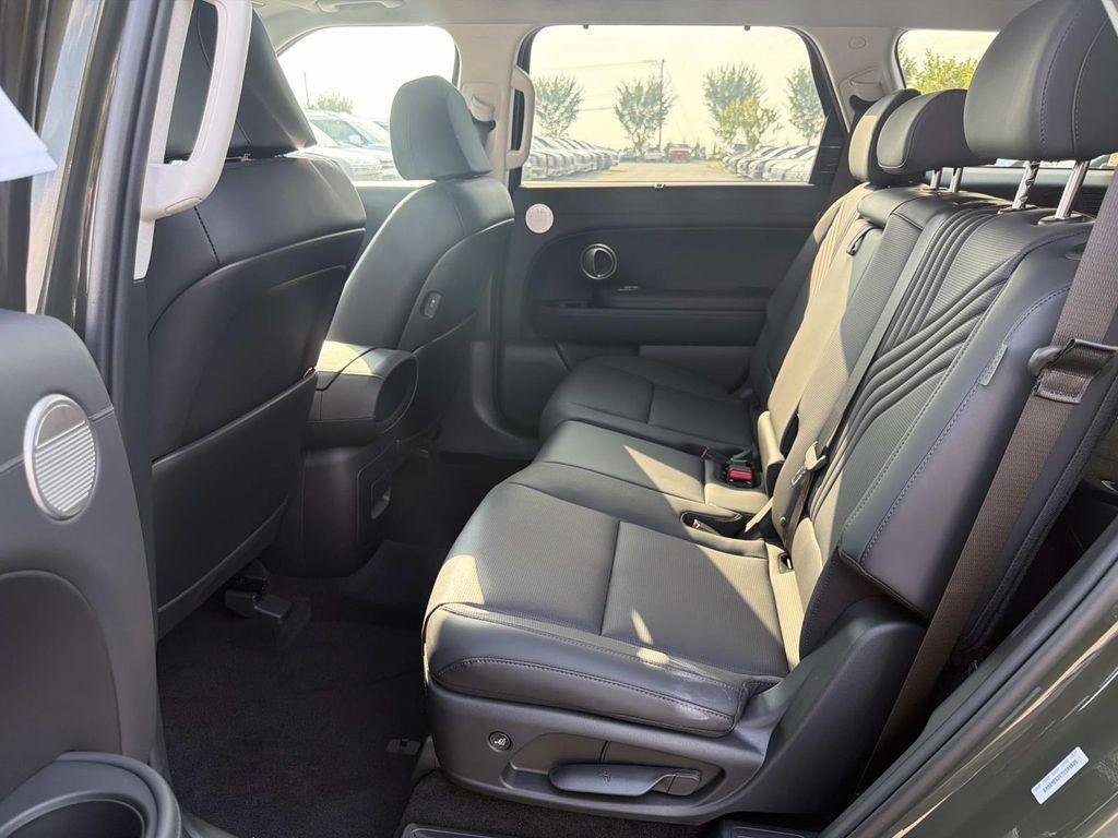 New 2026 Silver Hyundai SEL Premium AWD image 23
