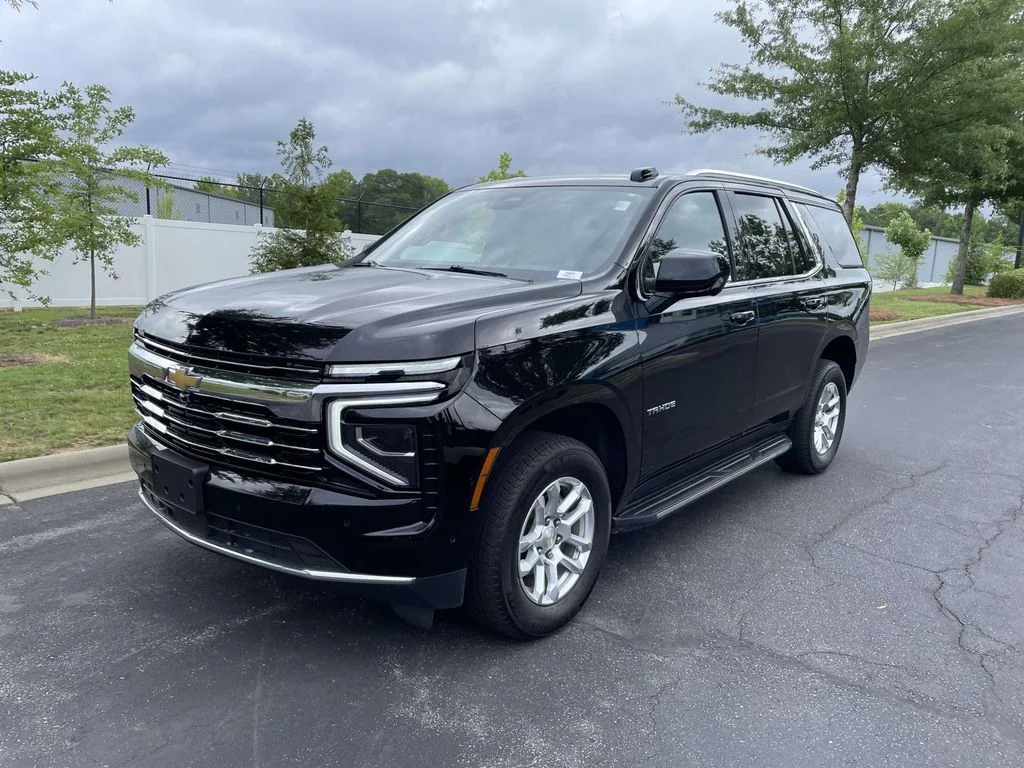 Used 2025 Black Chevrolet LT image 3