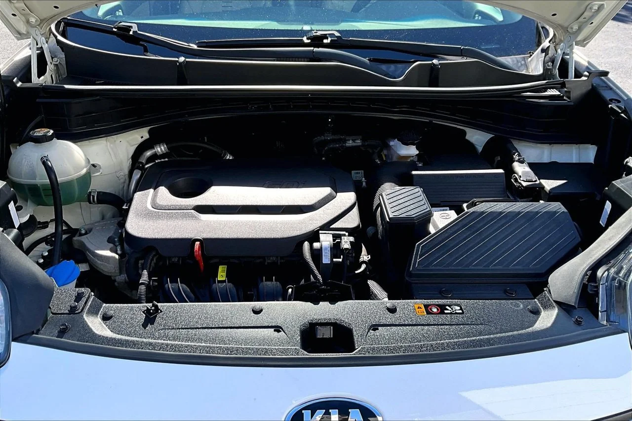 Used 2017 White Kia LX image 35