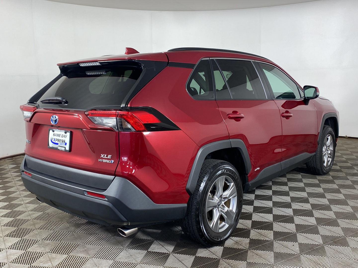 Used 2024 Ruby Flare Pearl Toyota XLE image 6