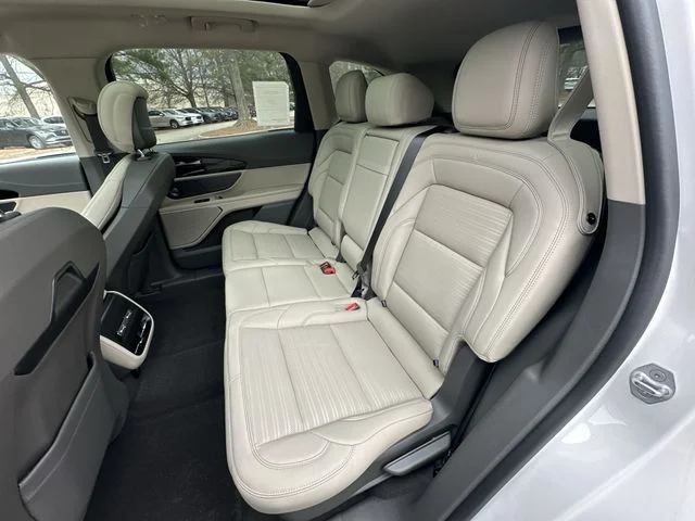 Used 2025 White Lincoln Reserve image 23