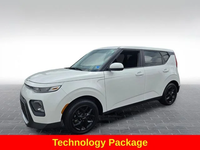 Used 2022 White Kia LX image 4