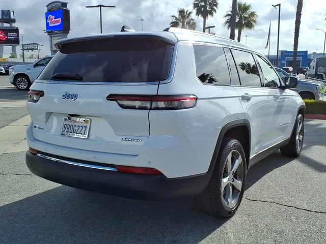 Used 2022 White Jeep Limited 4x4 image 4