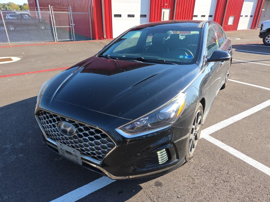 Used 2019 Black Hyundai Limited image 2