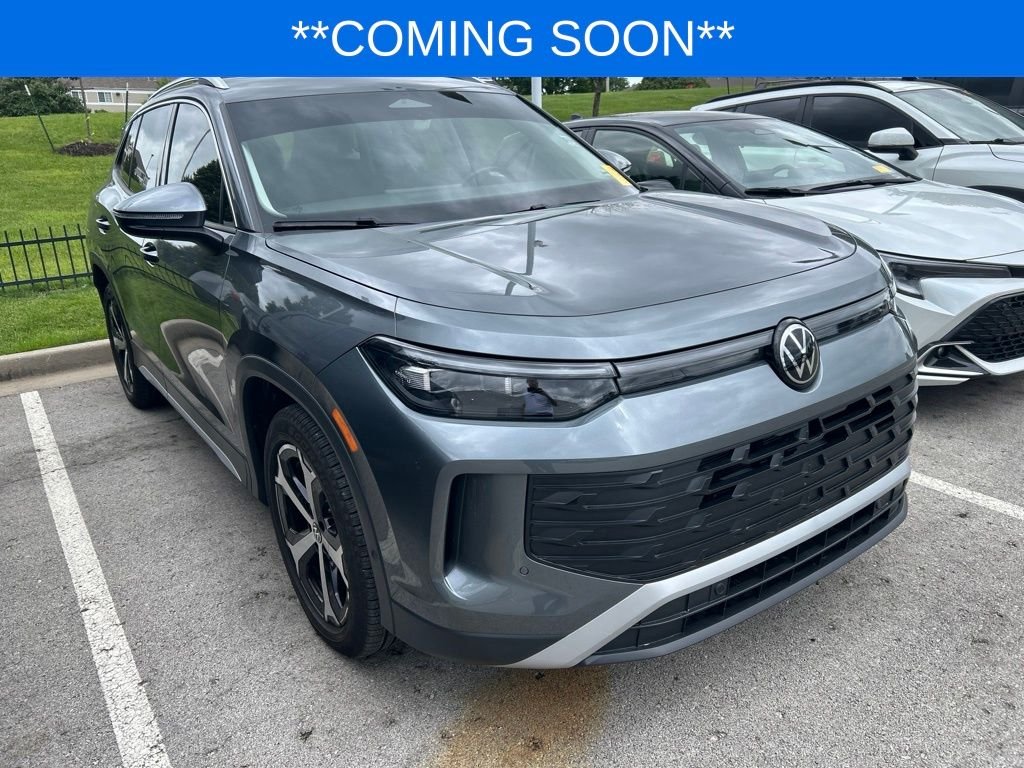 Used 2025 Volkswagen Tiguan SE with VIN 3VVFR7RM7SM020665 for sale in Kansas City