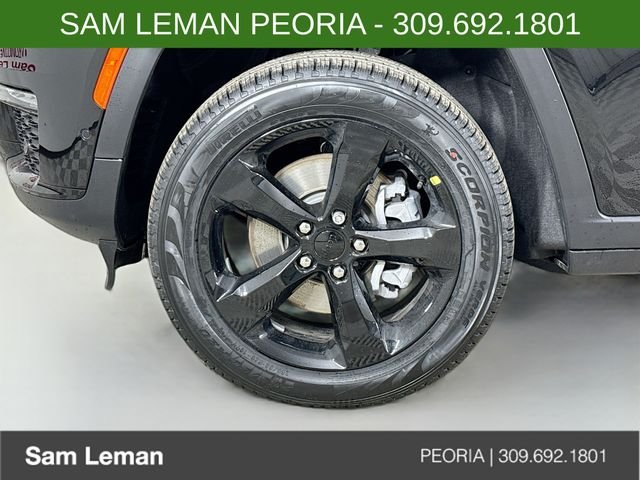 New 2025 Diamond Black Crystal Pearl-Coat Exterior Paint Jeep Limited image 32