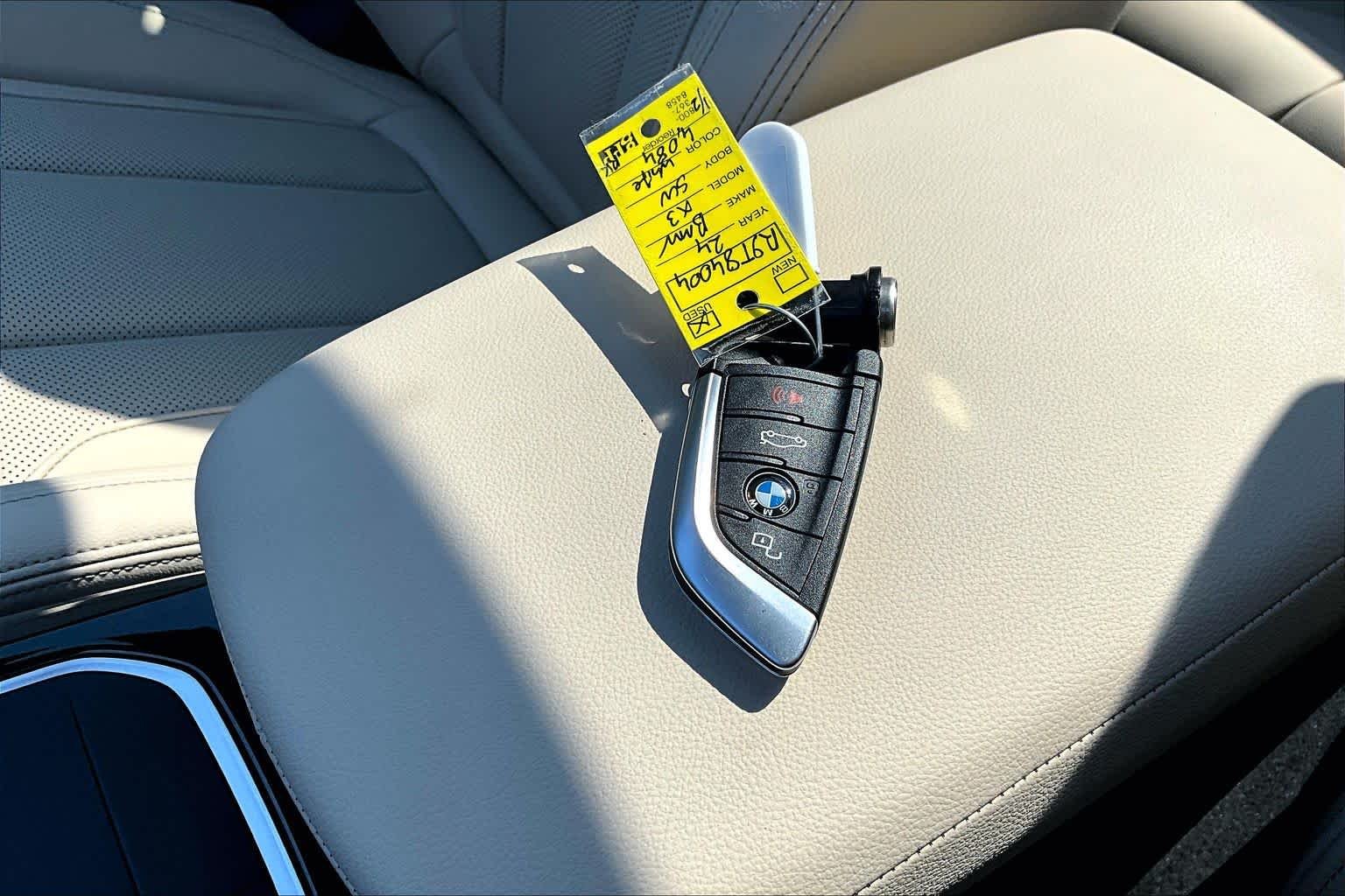 Used 2024 Mineral White Metallic BMW xDrive30i image 15