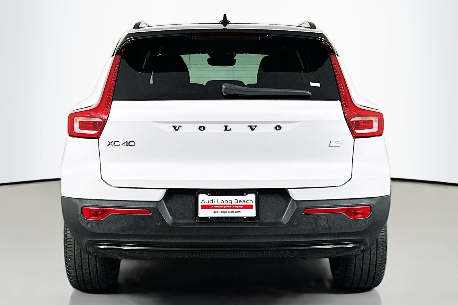 Used 2023 Crystal White Metallic Volvo Ultimate image 3