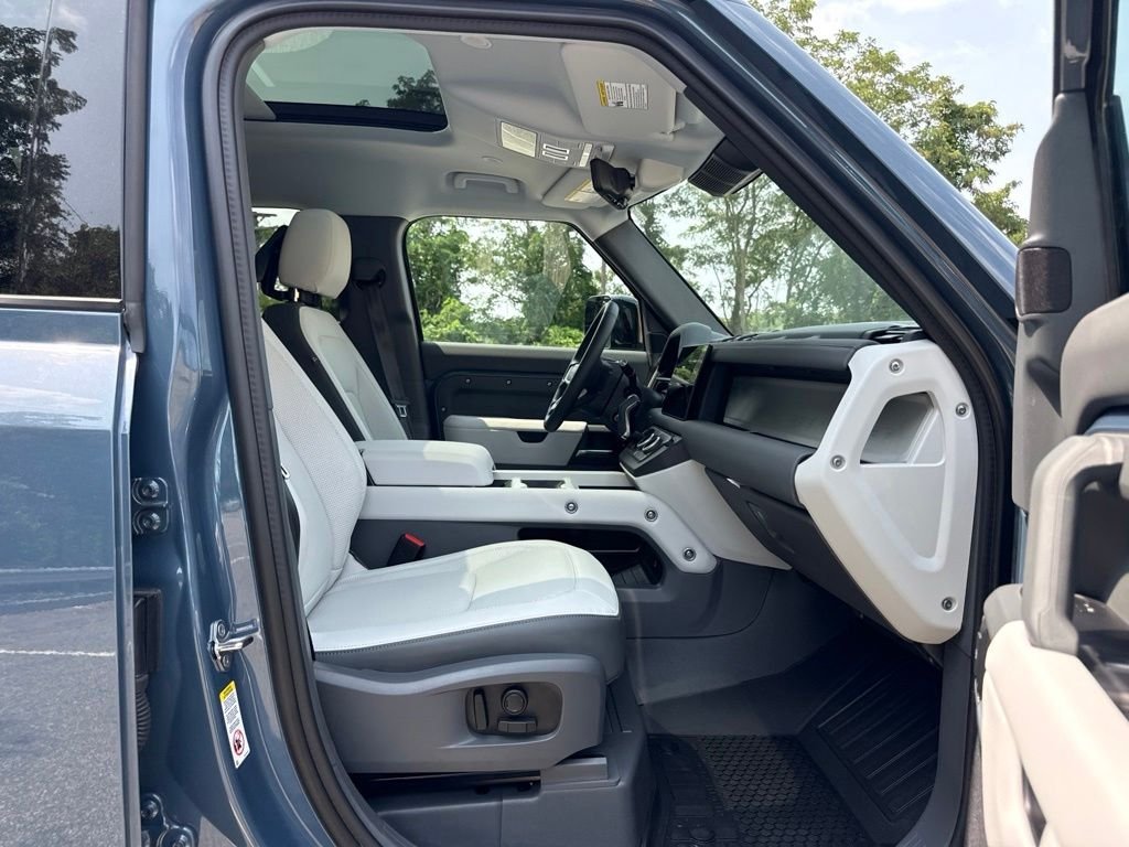 Used 2025 Blue Land Rover S image 20