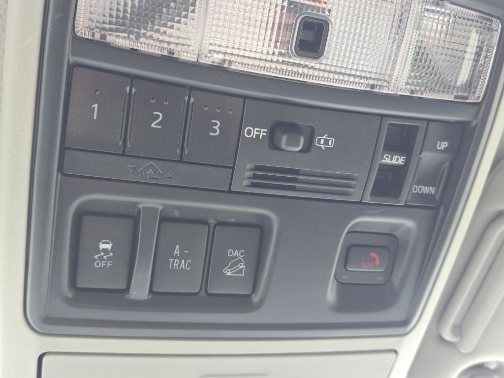 Used 2020 Magnetic Gray Metallic Toyota SR5 Premium image 9