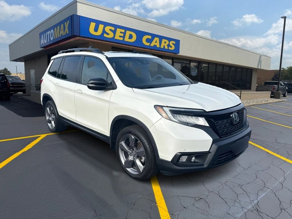 Used 2019 White Diamond Pearl Honda Touring image 4