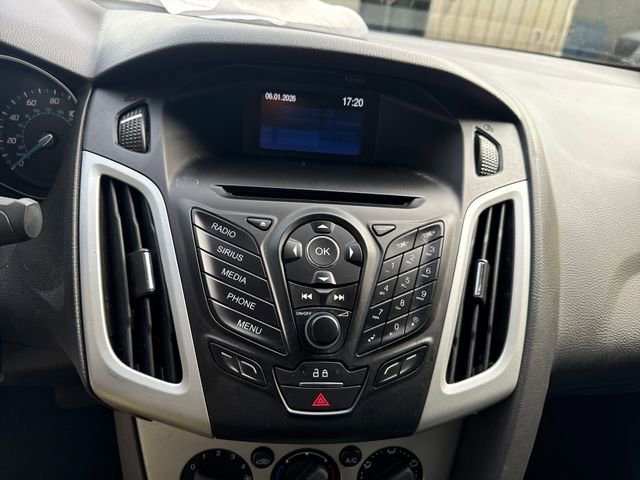Used 2014 Sterling Gray Metallic Ford SE image 19