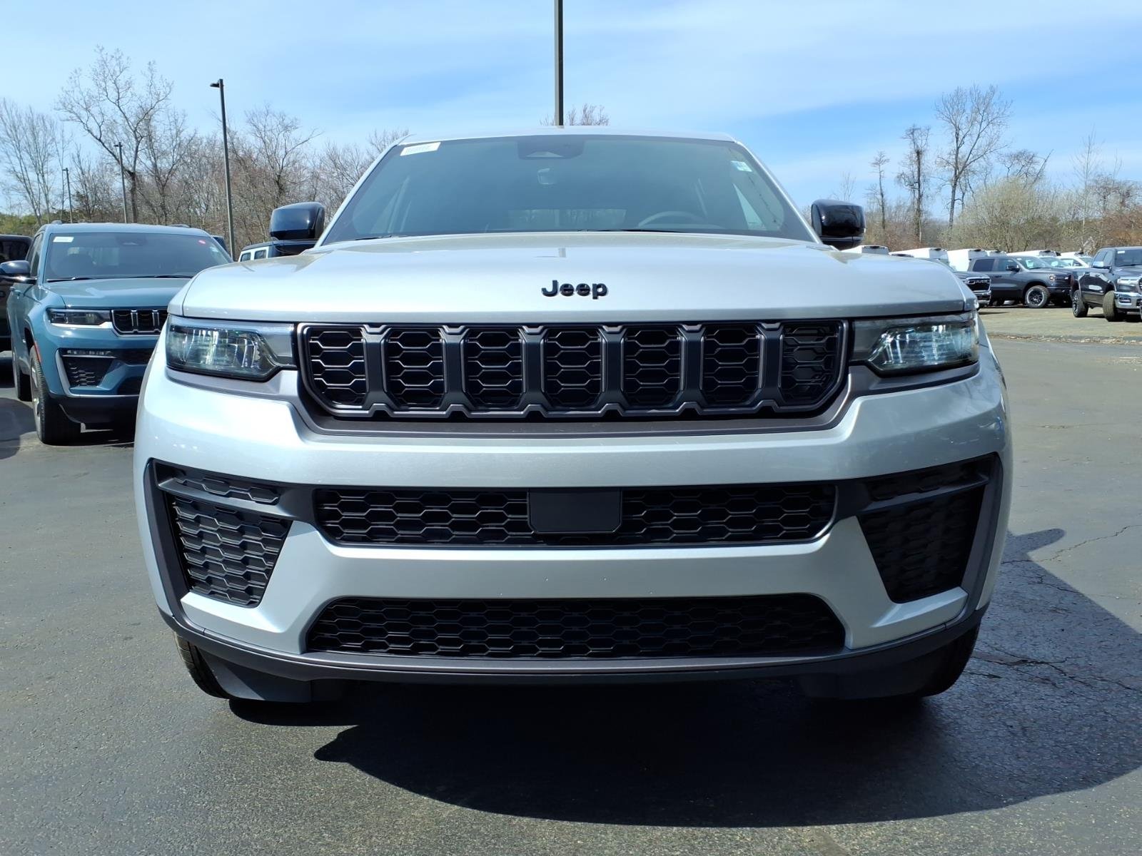 New 2026 Silver Zynith Exterior Paint Jeep Altitude image 7