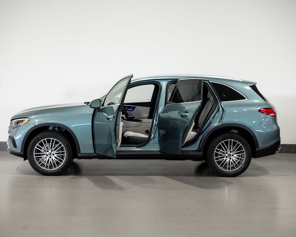 New 2026 Verde Silver Metallic Mercedes-Benz GLC 300 image 3