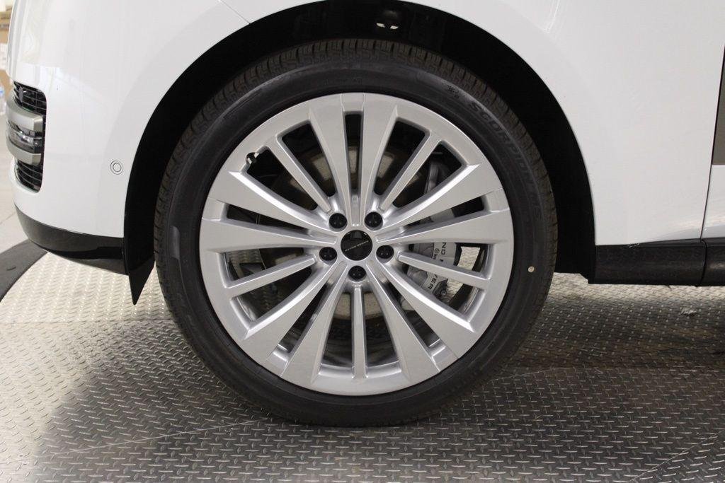 New 2026 Fuji White Land Rover SE image 15