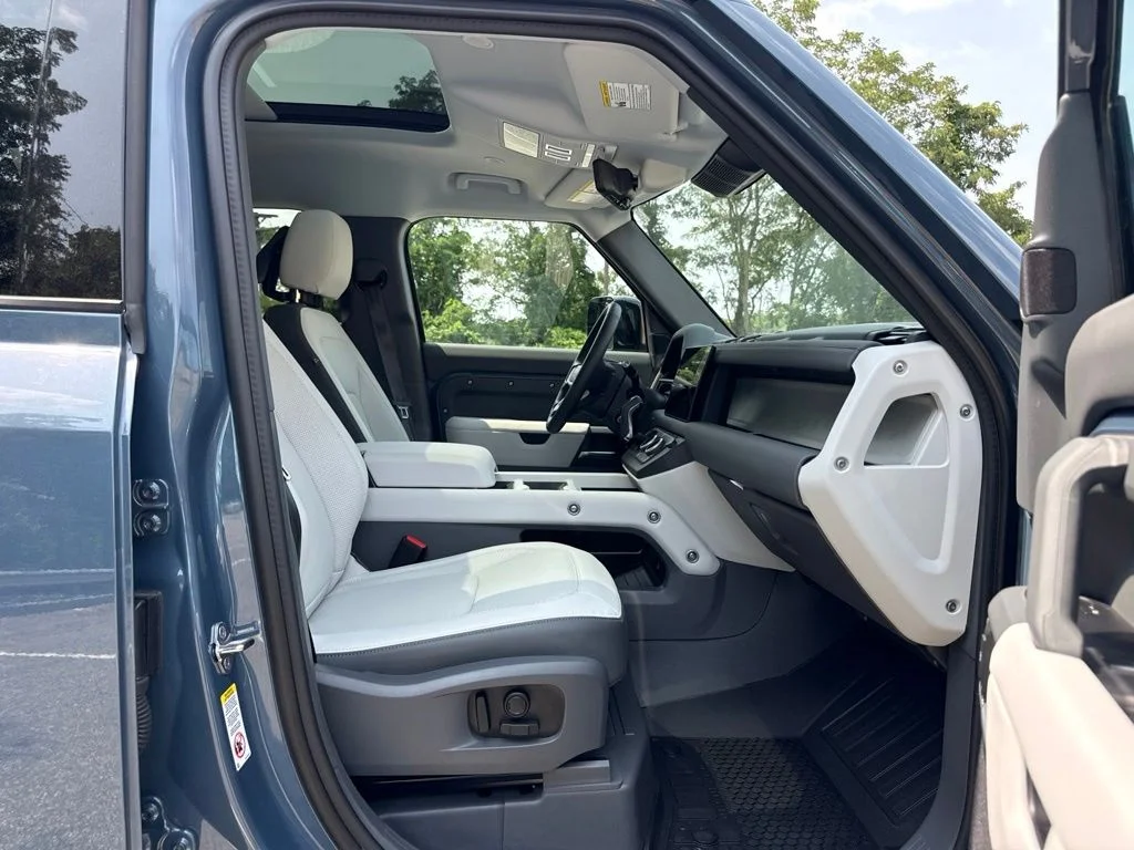 Certified Used 2025 Blue Land Rover S image 20