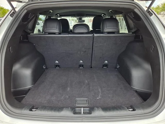 Certified Used 2025 White Jeep Latitude image 9