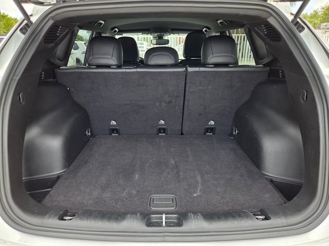 Certified Used 2025 White Jeep Latitude image 9