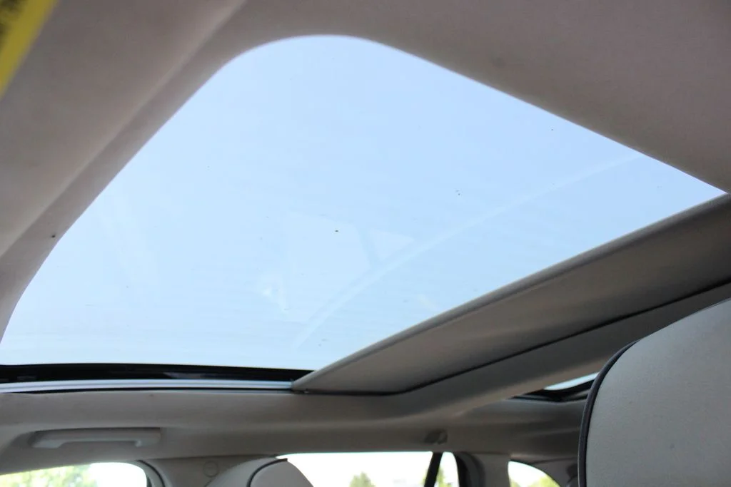 Used 2012 Beige Lincoln Base image 5