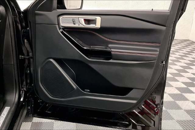 Used 2023 Agate Black Metallic Ford ST-Line image 21