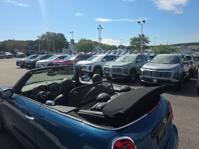 Used 2022 Blue MINI Iconic image 8