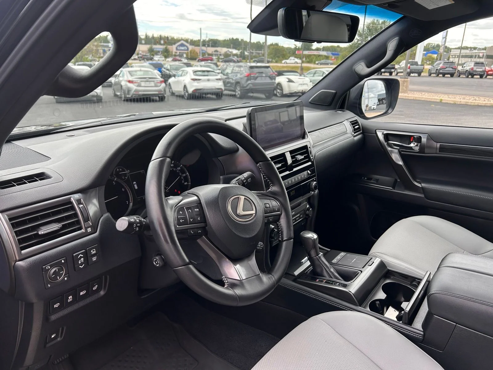 Used 2023 Black Lexus 460 image 9