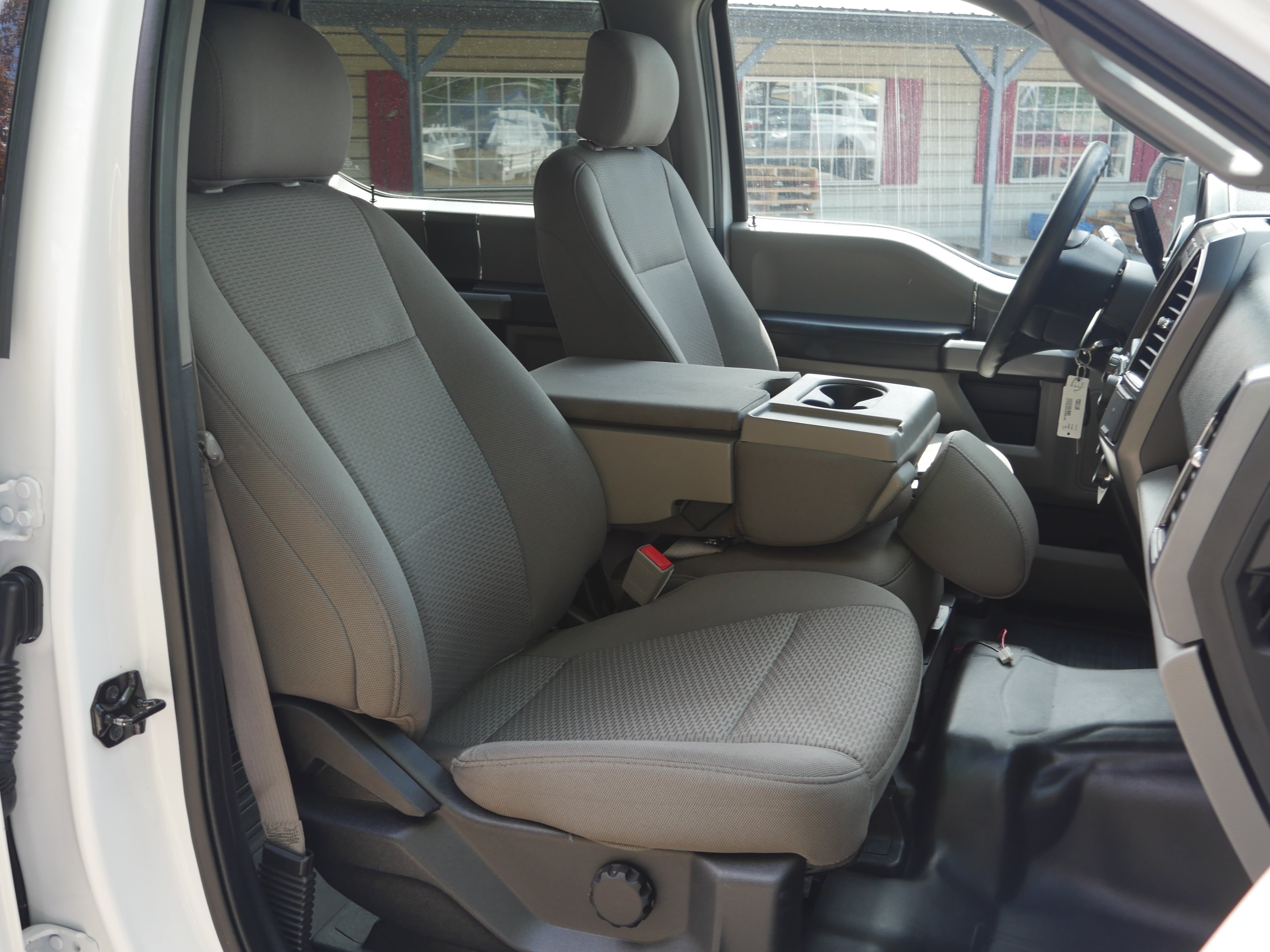 Used 2020 Oxford White Ford XLT image 24