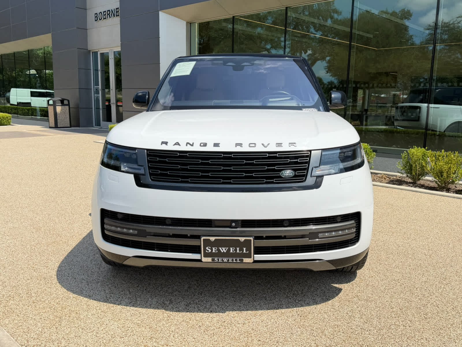 Used 2023 Fuji White Land Rover SE image 2