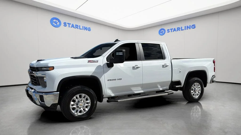 Used 2026 Summit White Chevrolet LT image 6
