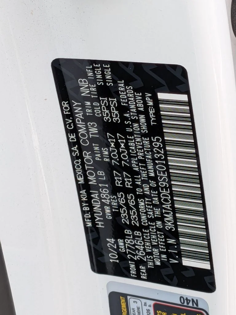 Used 2025 White Hyundai SE image 31