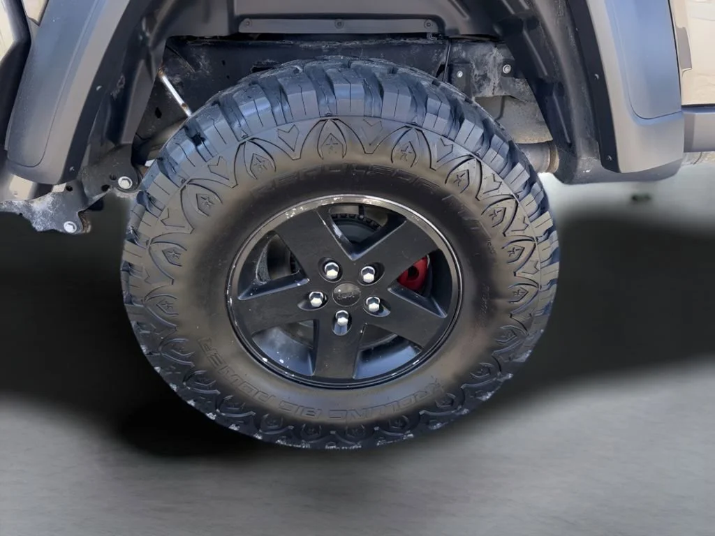 Used 2020  Jeep Sport image 32