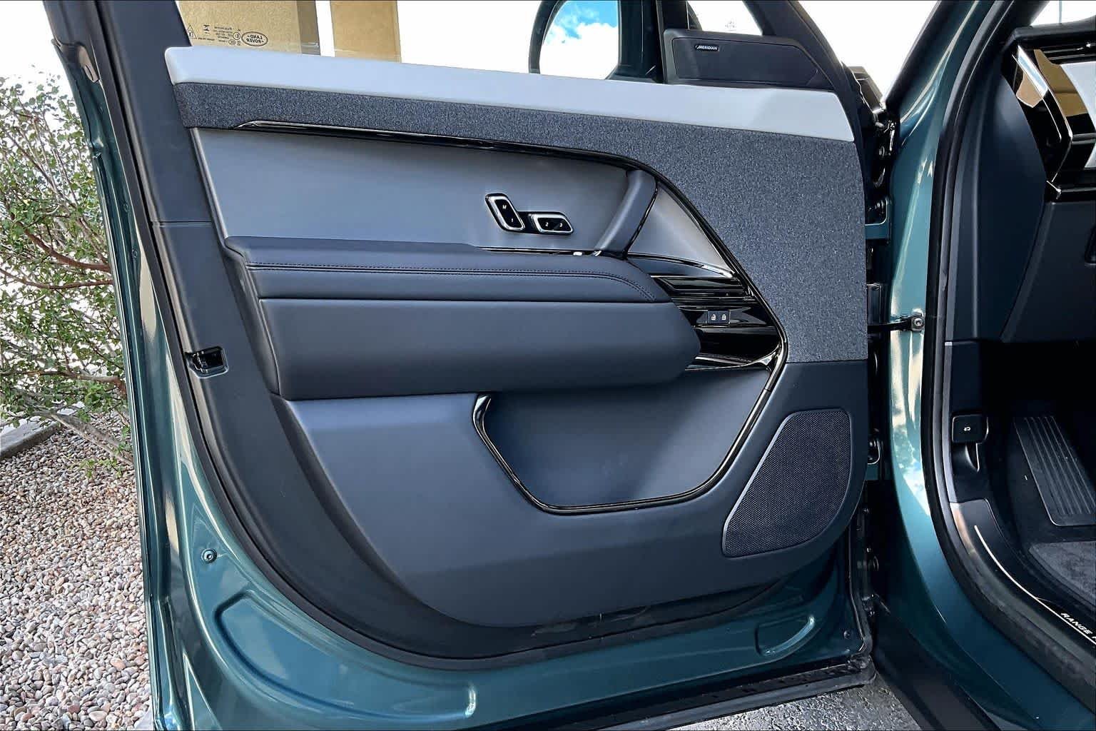 New 2026  Land Rover Dynamic SE image 10