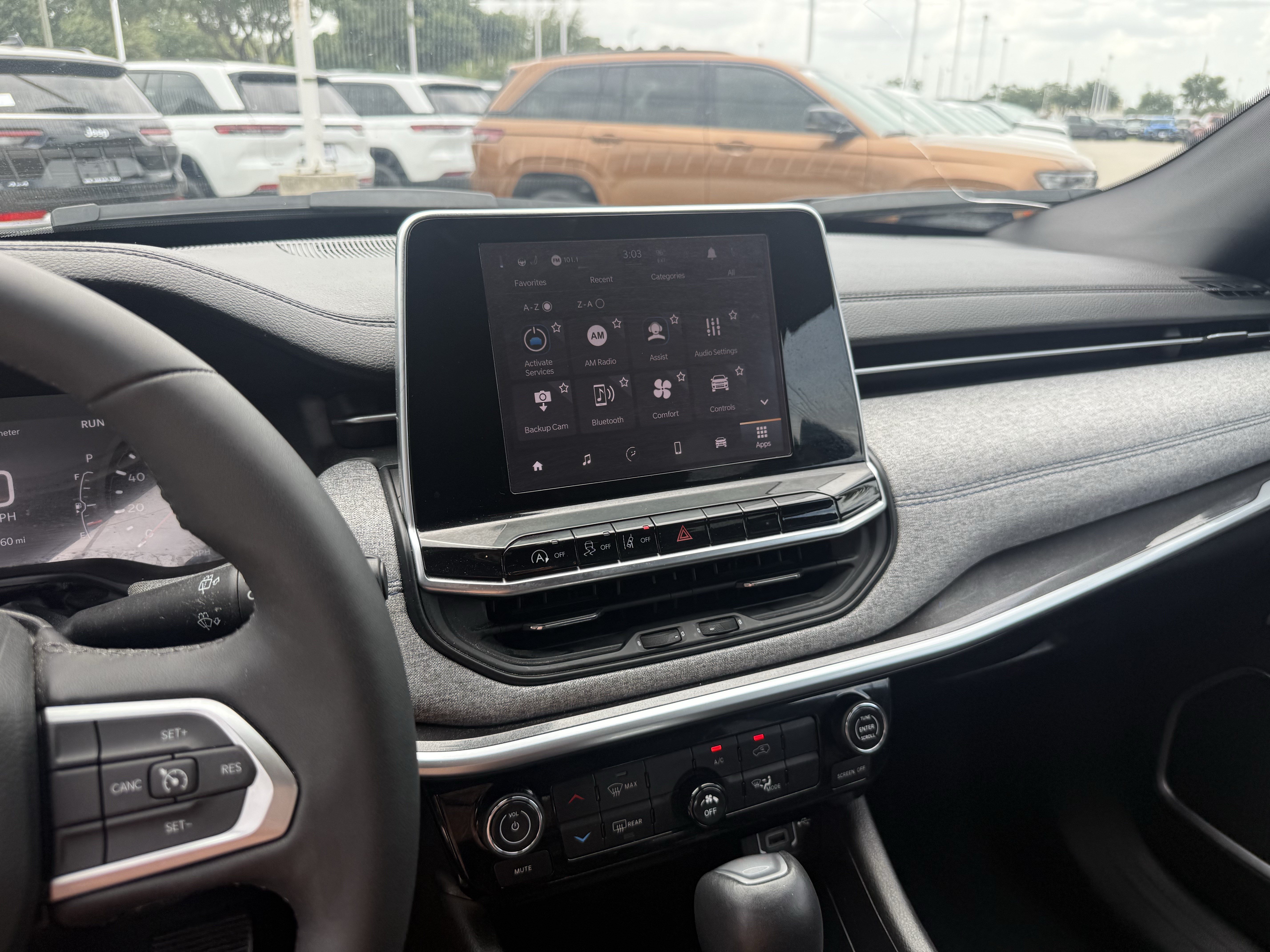 Used 2025 Diamond Black Crystal Pearlcoat Jeep Latitude image 19