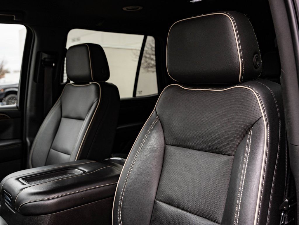 Used 2021 Iridescent Pearl Tricoat Chevrolet Premier image 25