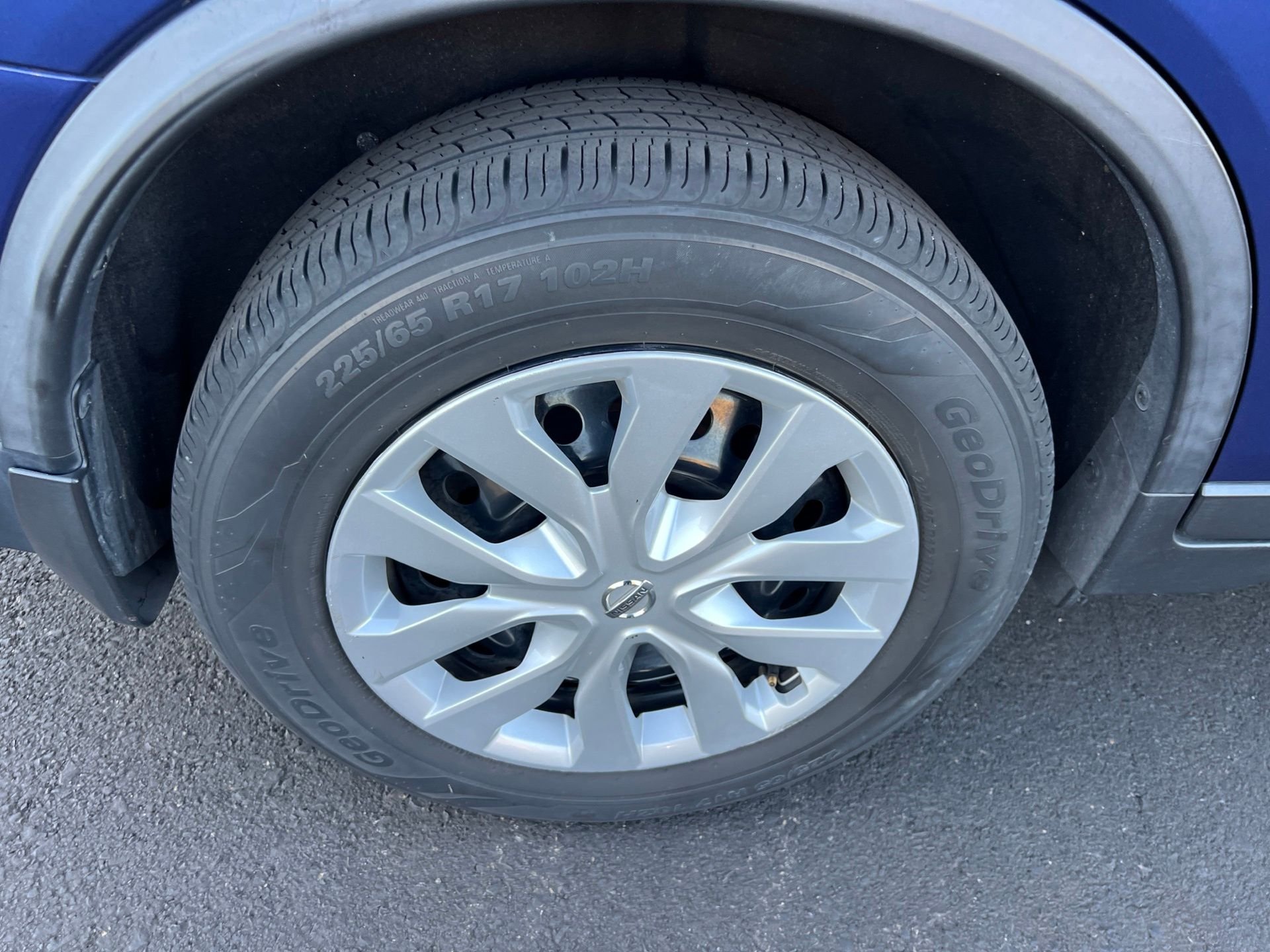 Used 2020 Blue Nissan S image 12