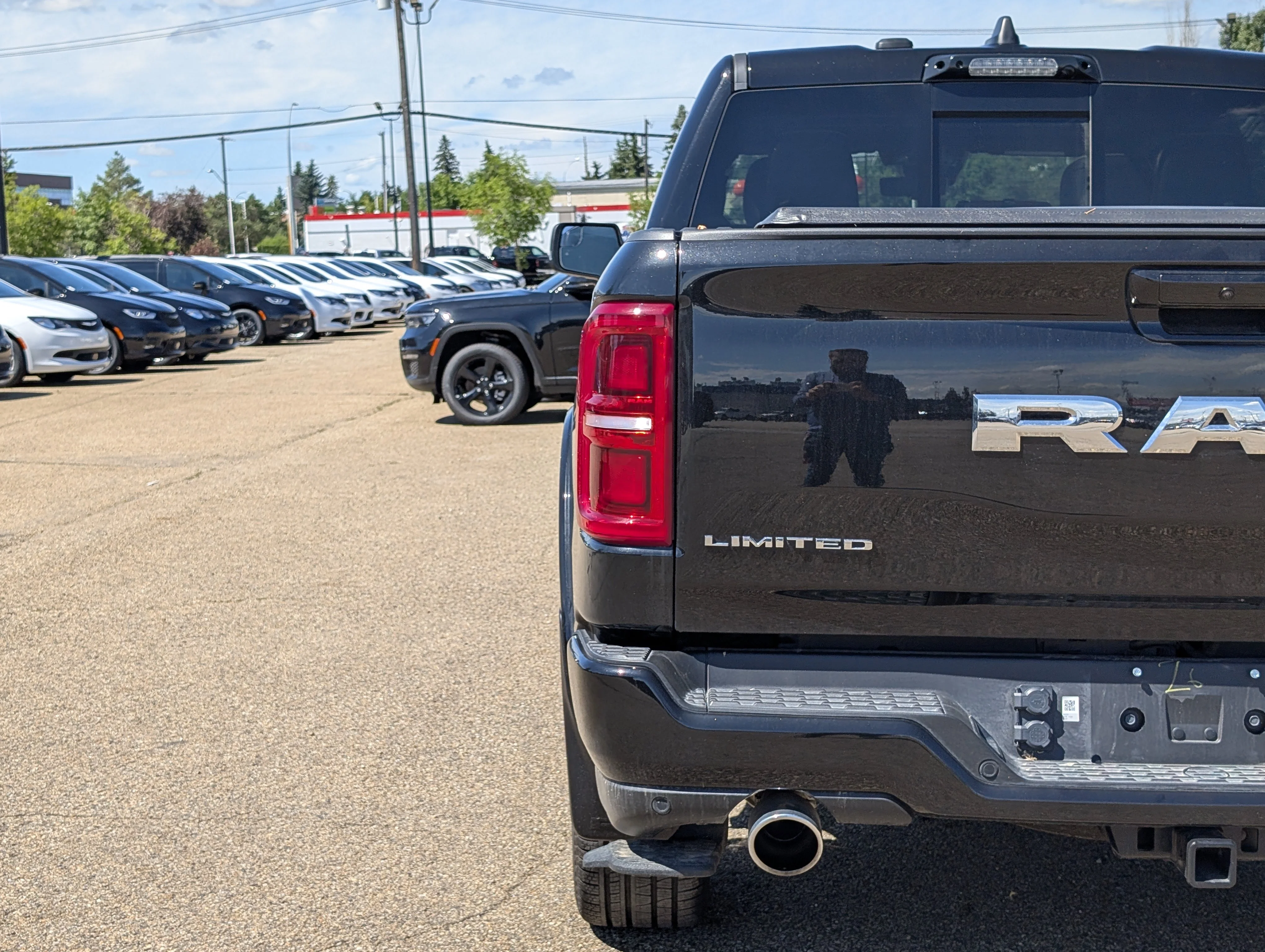Used 2026 Diamond Black Crystal Pearl Ram Limited image 13