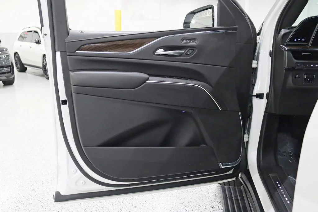 Used 2023 White Cadillac Sport Platinum image 41