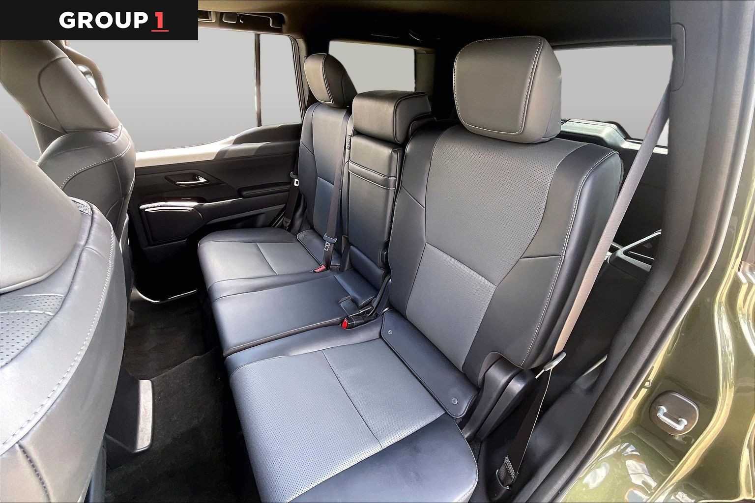 Used 2025 Nori Green Pearl Lexus Premium image 18