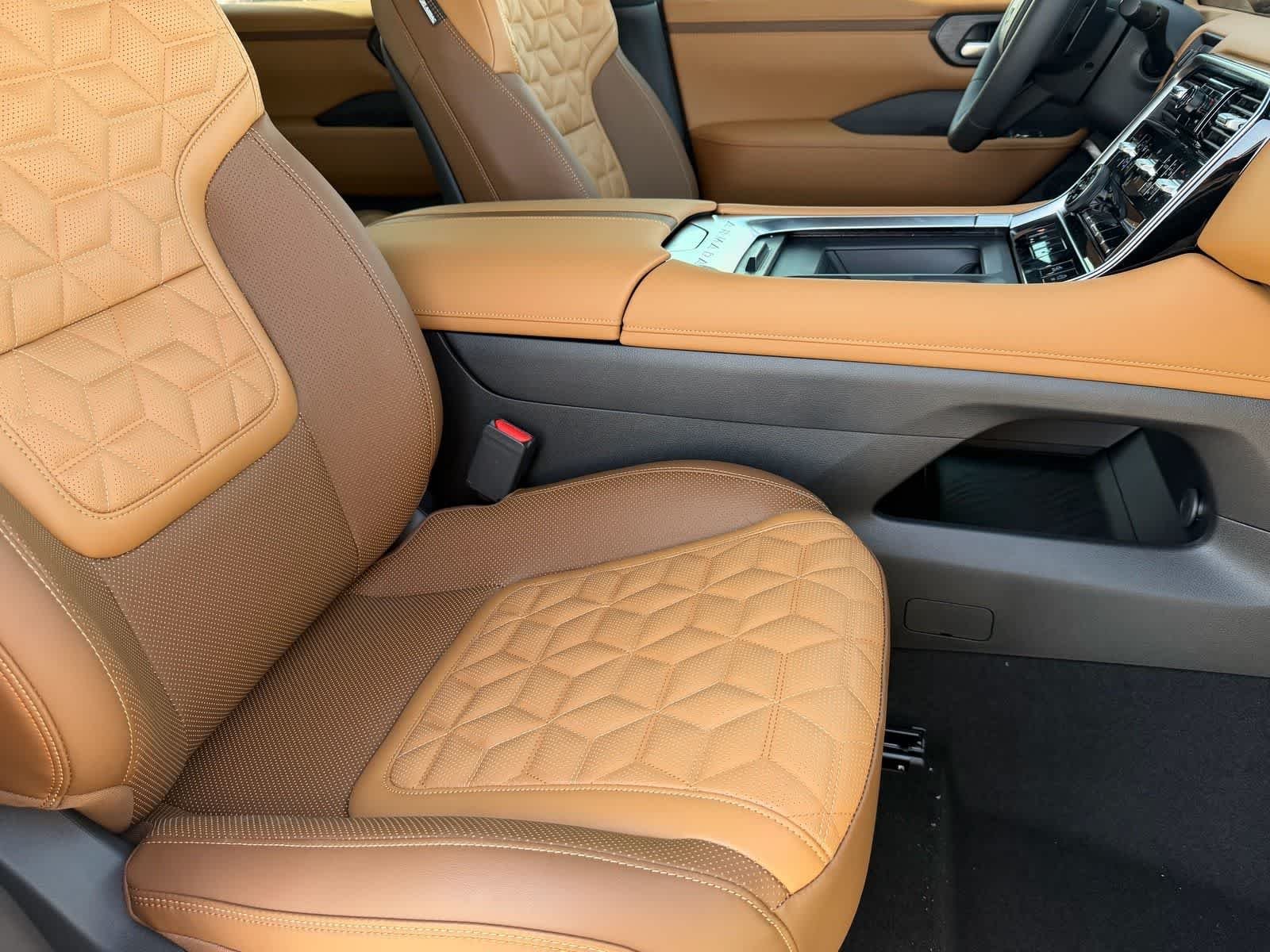 New 2026 Everest White TriCoat Nissan Platinum Reserve image 12