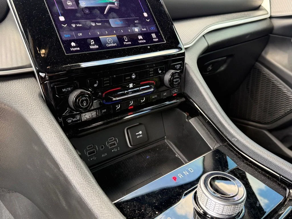 Used 2023 Silver Jeep Altitude X image 21
