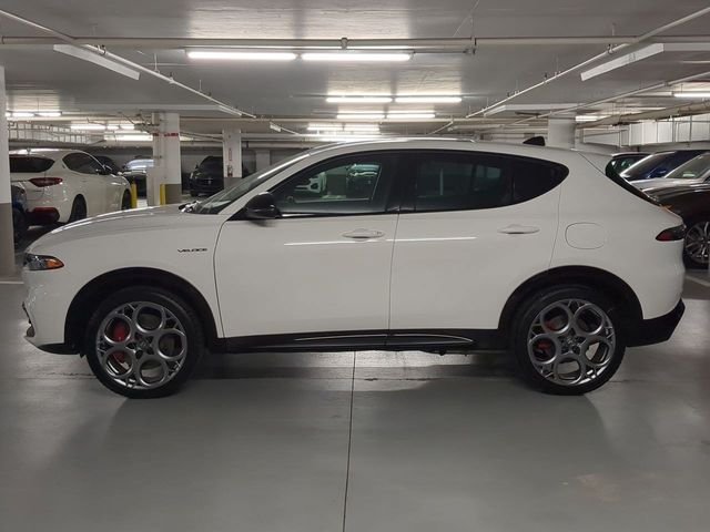 New 2025 Milano White Exterior Paint Alfa Romeo Base image 4