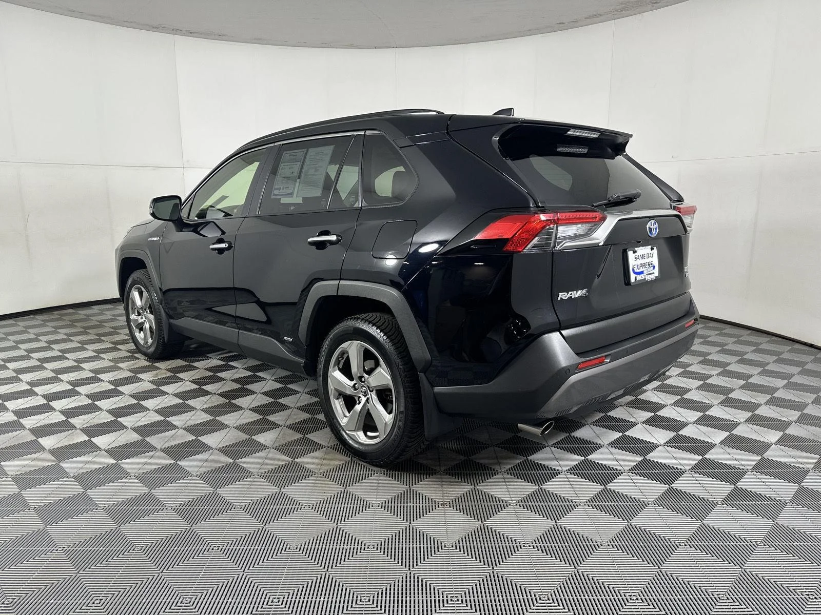 Used 2019 Midnight Black Metallic Toyota Limited image 17