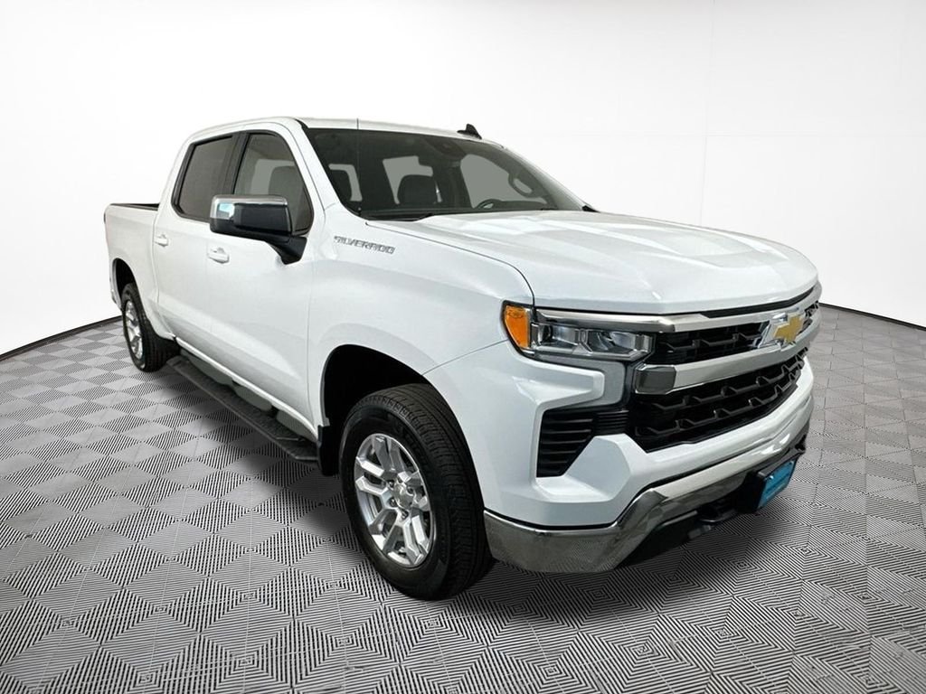 Used 2024 White Chevrolet LT image 4