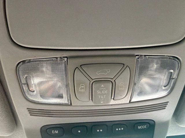 Used 2008 White Toyota XLE image 24