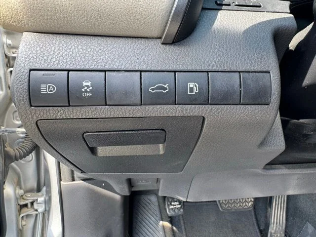Used 2018 Silver Toyota LE image 23