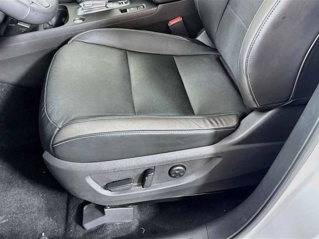 Certified Used 2023 White INFINITI LUXE image 26